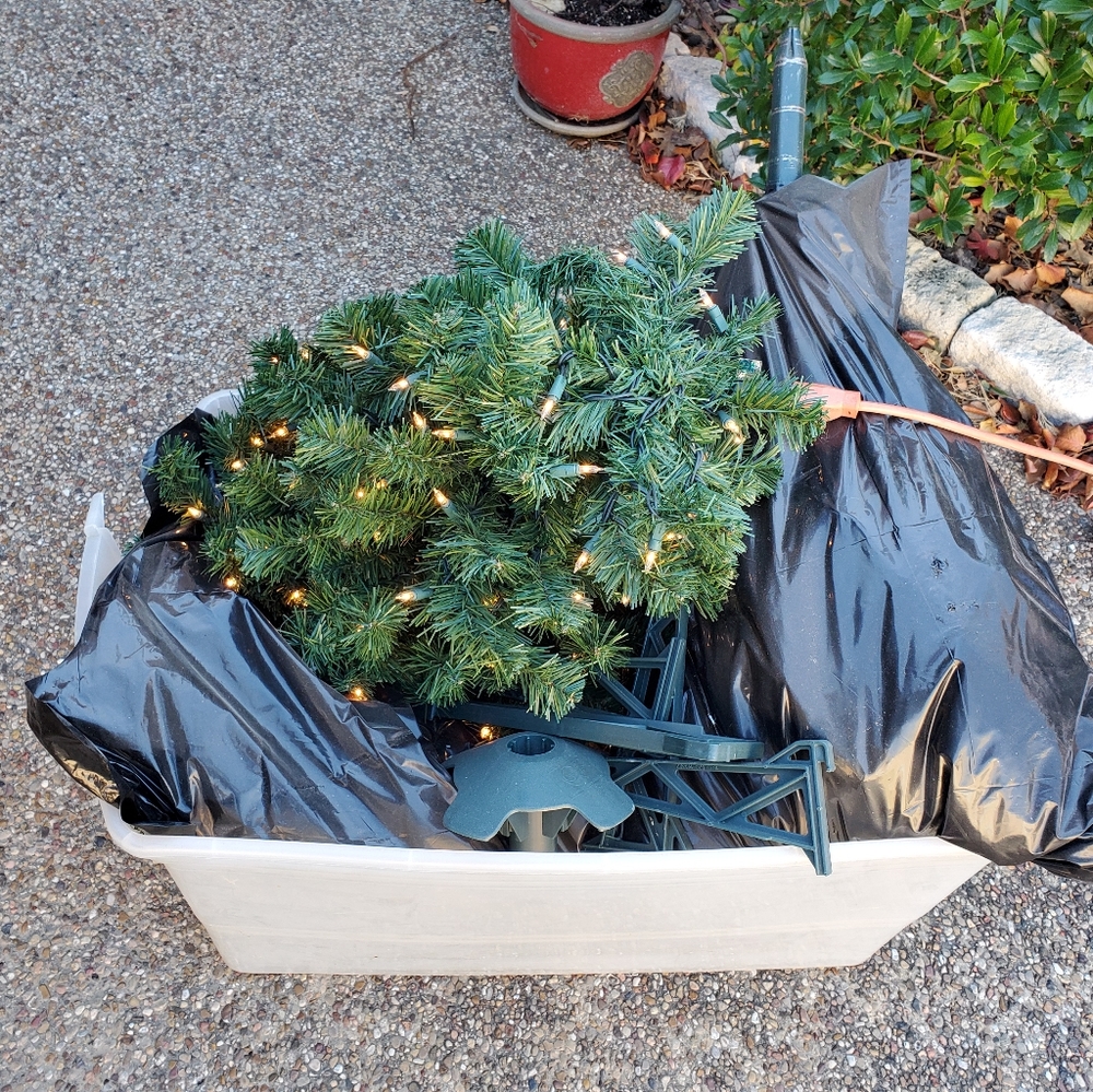Prelit Christmas 🎄 tree.